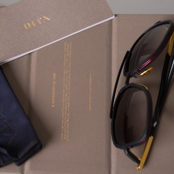 Dita Mach One - Black and 18k - Picture 3 of 10